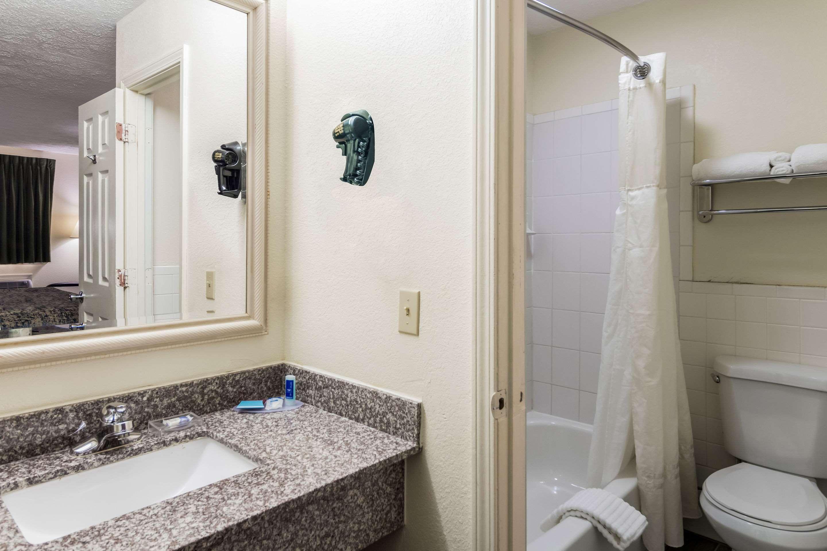 Rodeway Inn Cadiz Ngoại thất bức ảnh